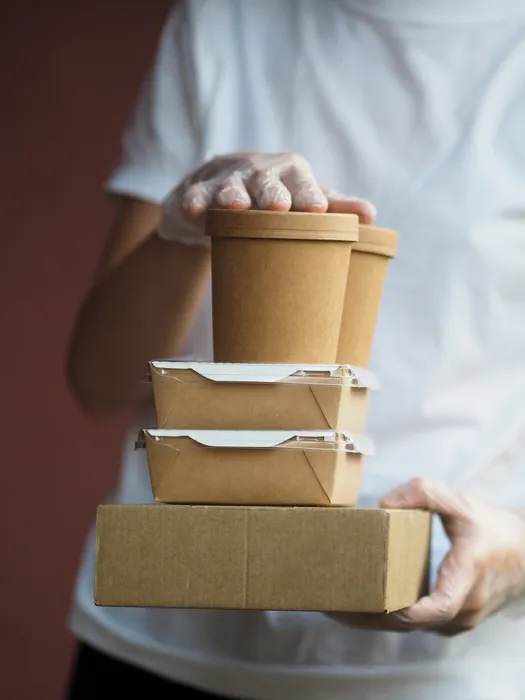 La vente de plats préparés par distributeur à casiers réfrigérés permet de supprimer les intermédiaires et d'augmenter les marges des métiers de bouche.