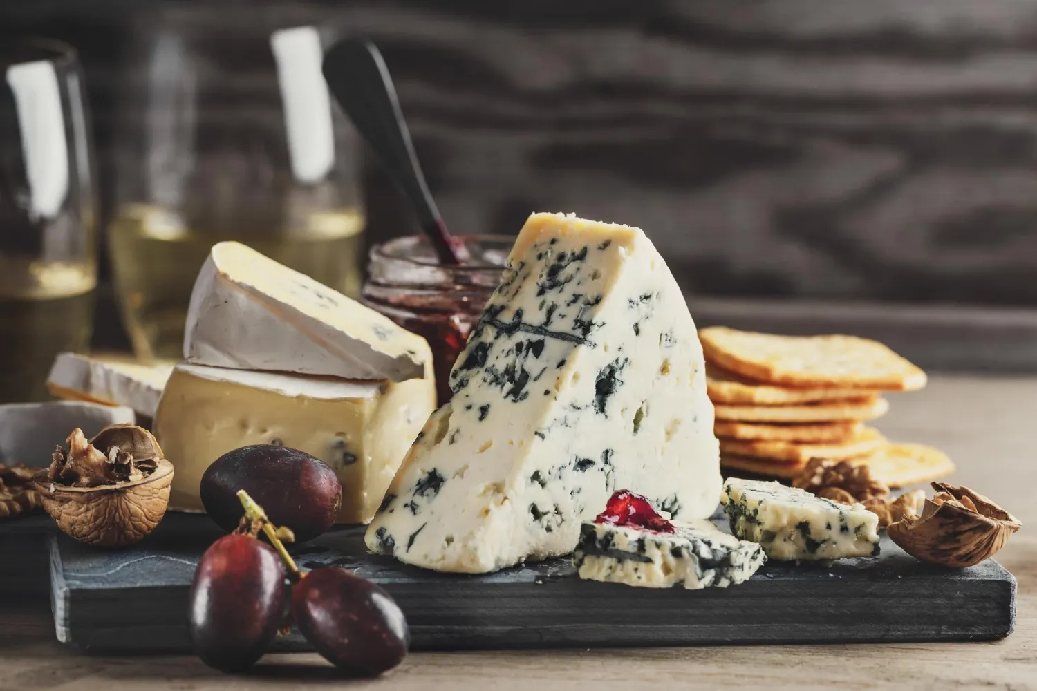 Ma Fromagerie Chalonnaise est réputée pour ses assortiments de fromages sur un plateau apéro