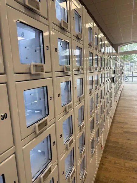 Les nouvelles technologies, des casiers connectés aux applications mobile, sont au coeur des magasins automatiques.