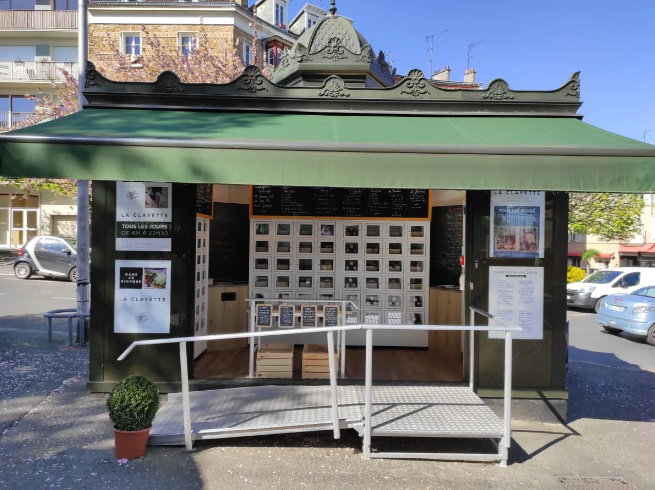 Un kiosque de casiers réfrigérés connectés entièrement personnalisé avec options et accessoires MonCasierFrais.fr.